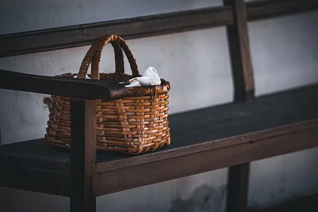 Les secrets des objets anciens : comment les préserver efficacement