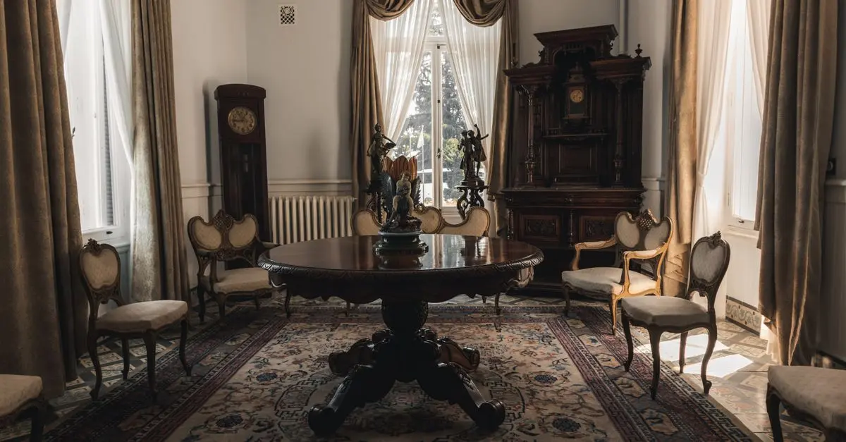 Tout savoir sur les meubles anciens de style Louis XV