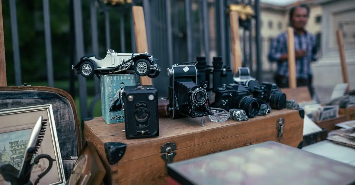 Antiquités vs Objets de Brocante : Quelle différence ?