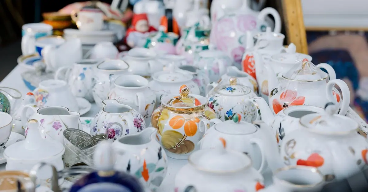 Les secrets des objets anciens en porcelaine : histoire et préservation