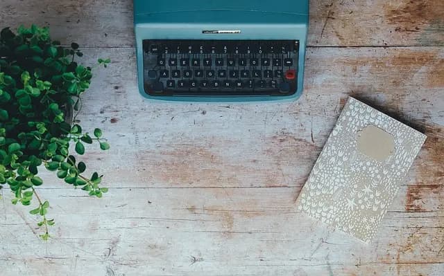 Comment dater un objet ancien : Guide pratique et astuces
