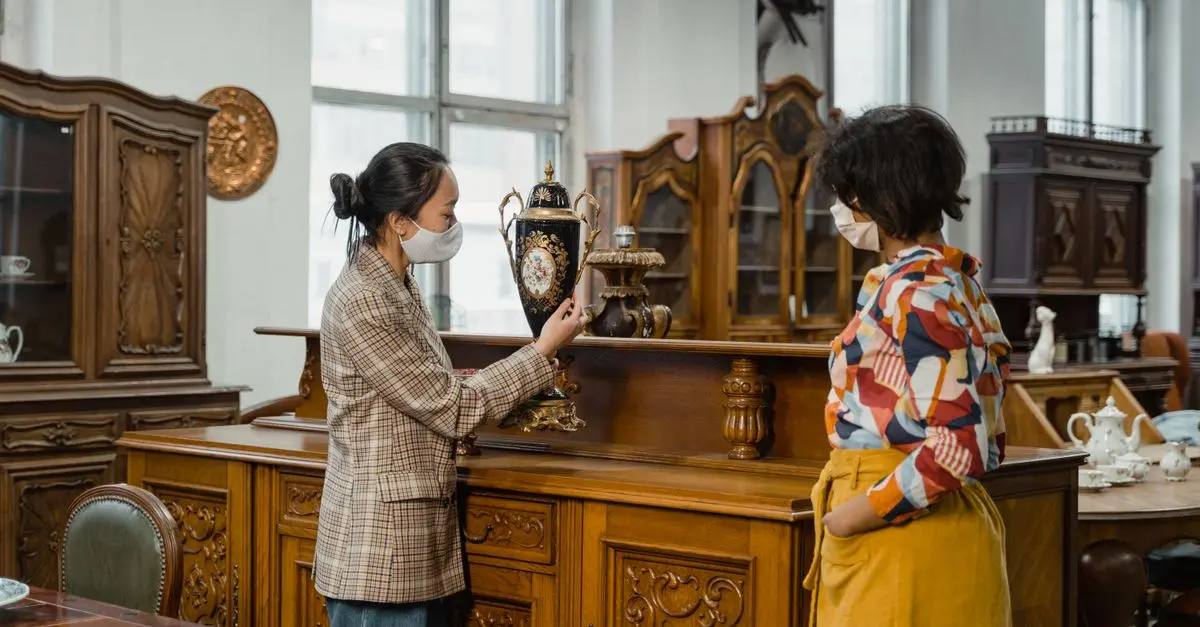 Le rôle des ventes aux enchères dans le marché des objets anciens