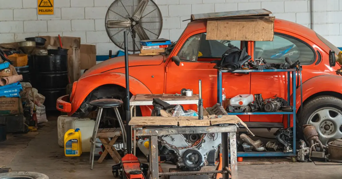 Comment redonner vie à un objet ancien : astuces de restauration