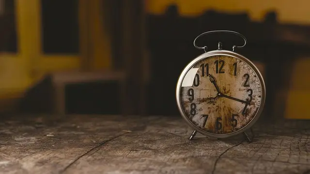 Comment identifier un objet ancien authentique : Guide pratique