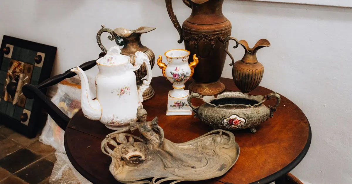 Les objets anciens en céramique : histoire et techniques de préservation