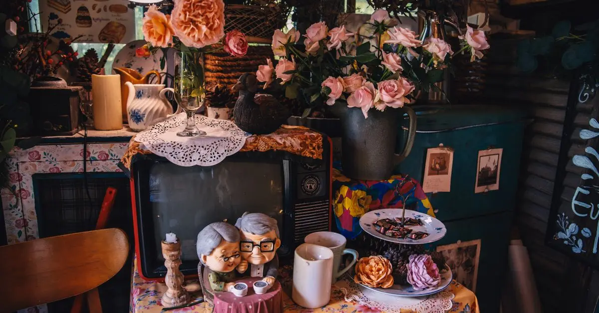 Les faux objets anciens : Comment les identifier efficacement