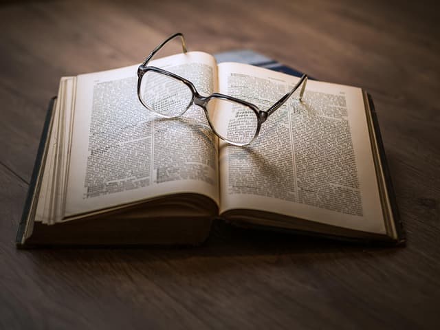 Comment entretenir vos objets anciens pour les préserver durablement